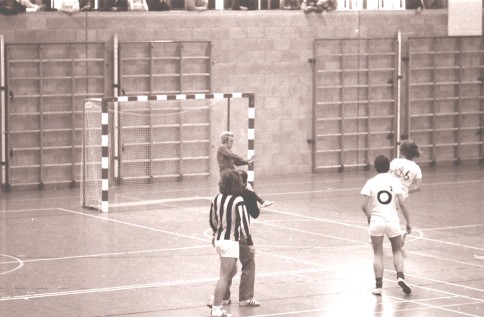 1972 zaalvoetbal 05 Hans van Ettekoven, Dirk den Hollander, Attie van der Schaaf