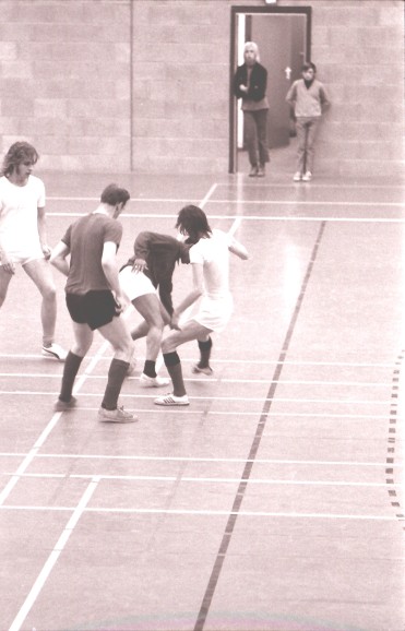 1972 zaalvoetbal 06 Attie van der Schaaf, George van der Horst,   (?), Hans Kloek