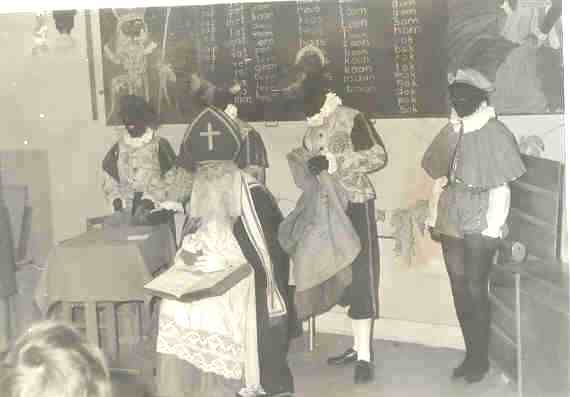 1964 x 5b Sint op de Emmachool (blo)
